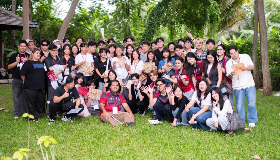 นิสิตมหาวิทยาลัยศรีนครินทรวิโรฒเรียนรู้เรื่องชันโรงและผึ้งพื้นเมืองที่ Somdul Bee Sanctuary